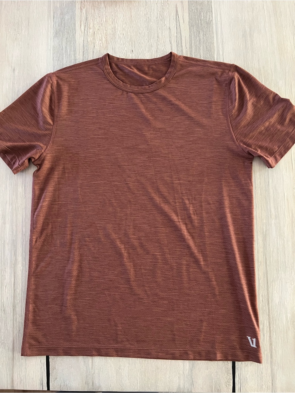 Vuori Mens Zephyr Tee Size Small Heathered Brick Red